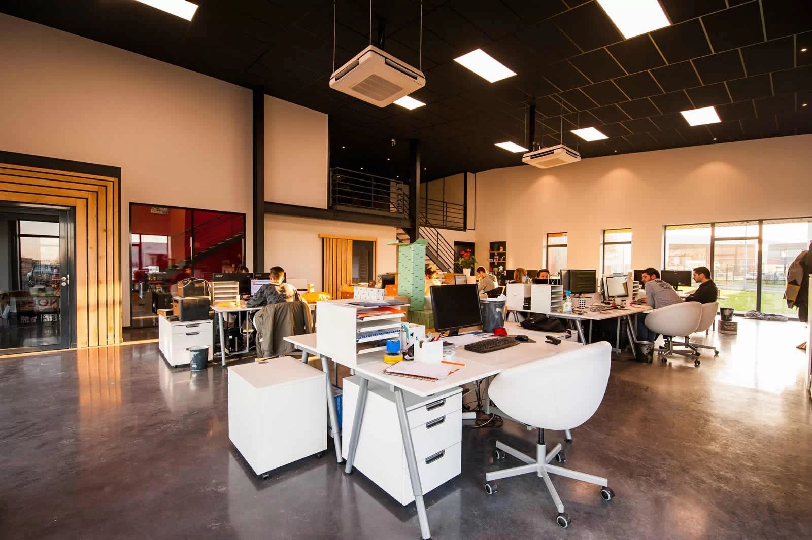 Office with wide spaces.